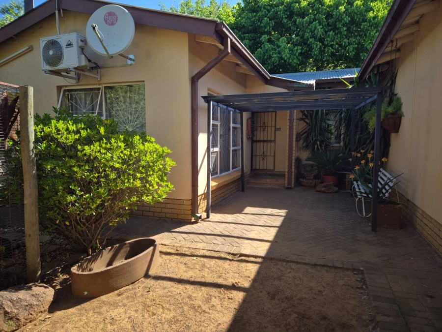 4 Bedroom Property for Sale in Langenhovenpark Free State